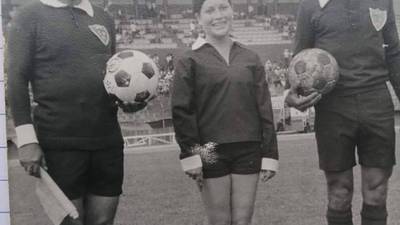 Fallece Gloría Ramírez, la primera mujer árbitro del futbol guatemalteco
