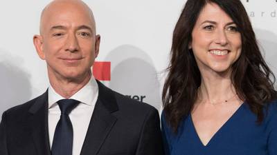 Exesposa de Jeff Bezos se compromete a donar la mitad de su fortuna
