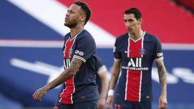VIDEO. Neymar Jr. tiene un regreso para el olvido y es expulsado