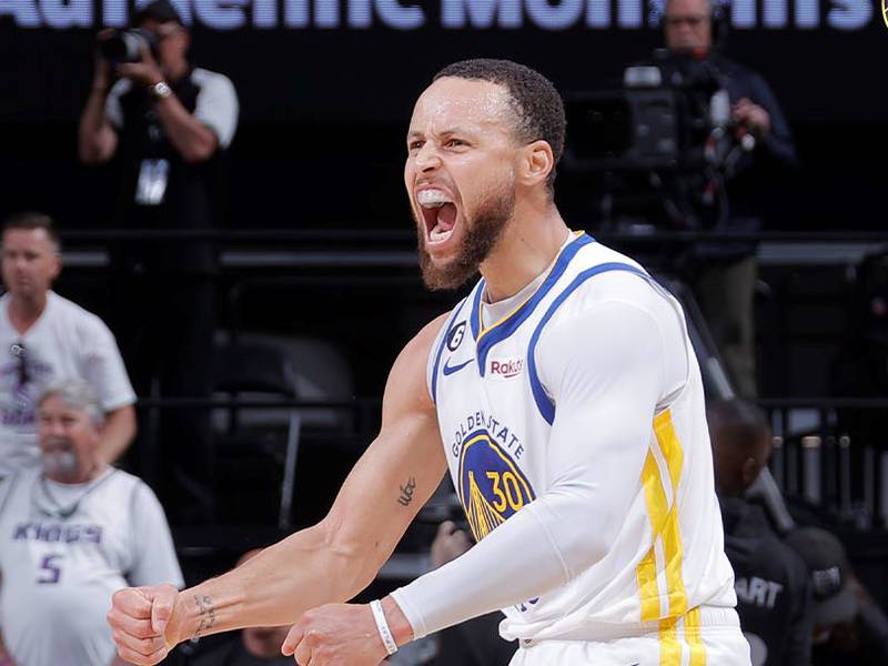 50 puntos de Curry envían a los Warriors a las semifinales de la Conferencia Oeste