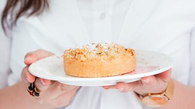Con tan solo dos ingredientes, aprenderás a preparar este pastel sin gluten