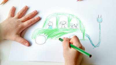 Participa en el concurso de arte de Toyota y dibuja el auto de tus sueños