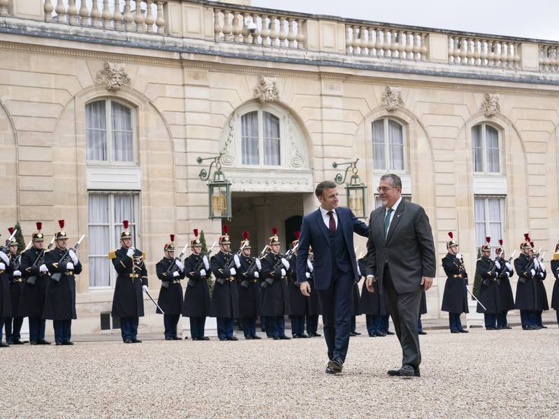 Arévalo se reúne con presidente de Francia, Emmanuel Macron