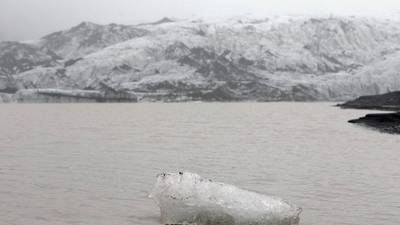 Islandia coloca placa en homenaje a glaciar que desapareció por el calentamiento global