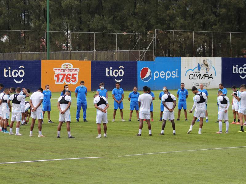 Villatoro define nómina de la selección nacional para jugar frente al Salvador