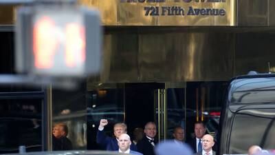 Donald Trump comparece en histórica audiencia ante juez en Nueva York