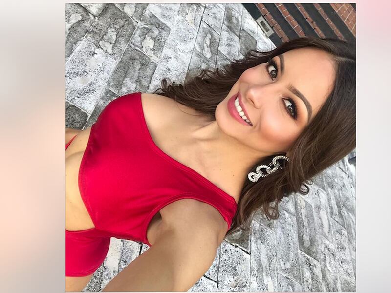 Paulette Samayoa, Miss Guatemala 2013 y su erótica foto en body negro