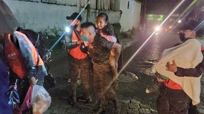 Lluvias en Suchitepéquez obligan a evacuación de personas por inundaciones