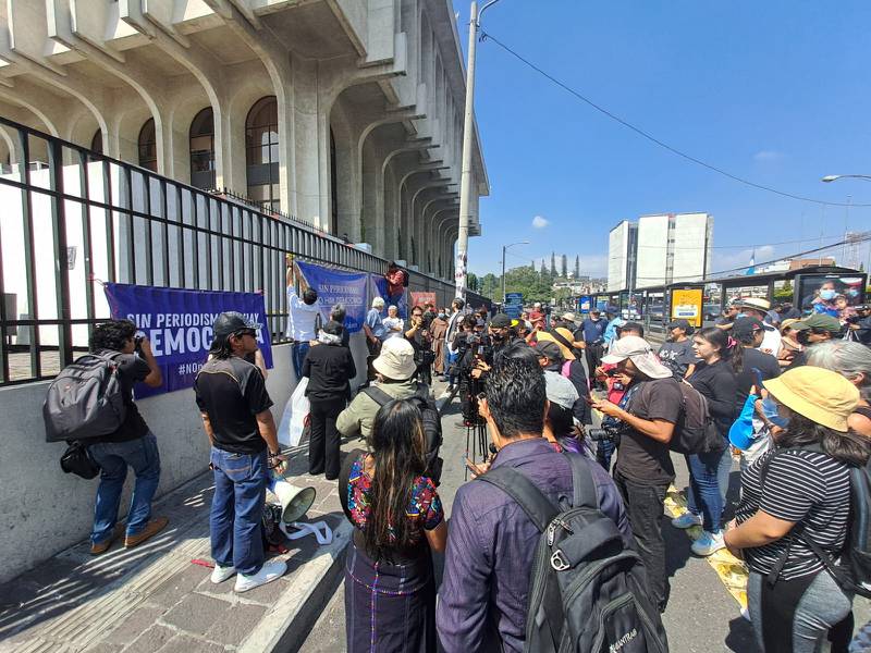 Realizan plantón frente a CSJ por criminalización de periodistas