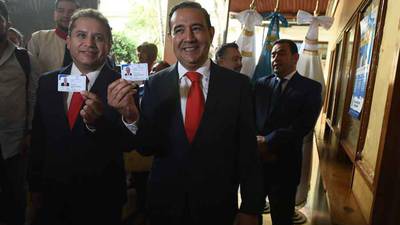 Elecciones 2023: Binomio de FCN-Nación recibe credenciales como candidatos