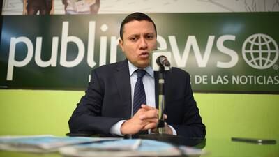 De cerca con el vicepresidenciable del partido UNE, Carlos Raúl Morales