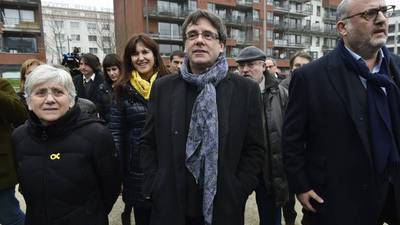 Puigdemont inicia pulso con Madrid para presidir nuevamente Cataluña
