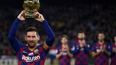 VIDEO. Messi vive momentos especiales en la presentación del Balón de Oro a la afición