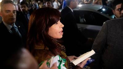 VIDEO. Detenido un hombre por apuntar con arma de fuego a Kirchner en Argentina