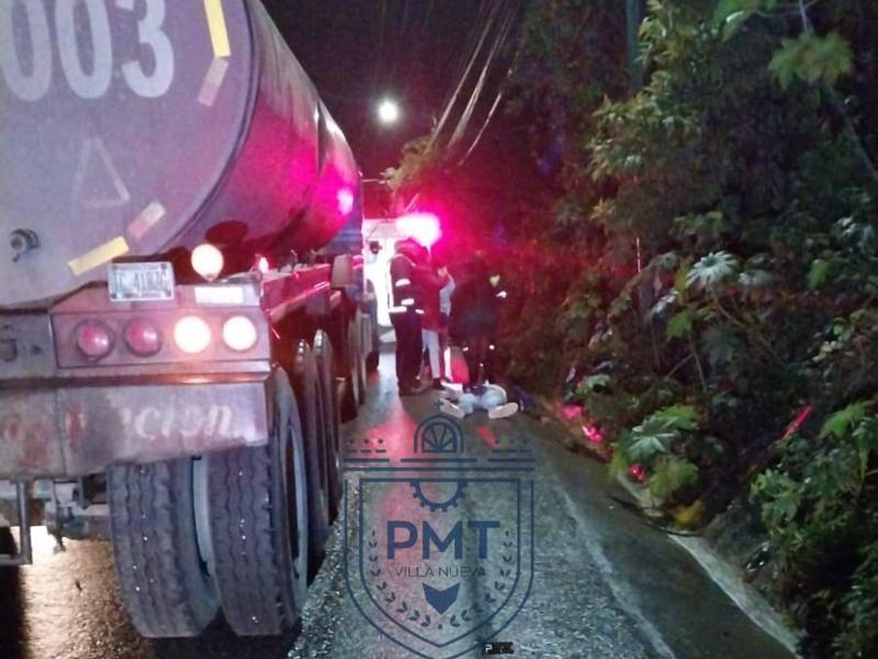 Se complica el tránsito en Villa Nueva por accidente vial que deja un fallecido