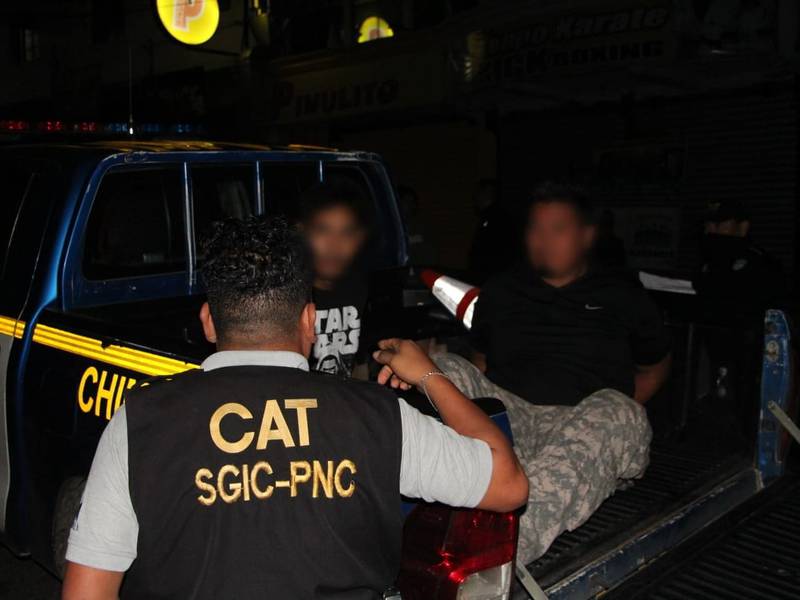 Capturan a dos pandilleros y los expulsan a El Salvador