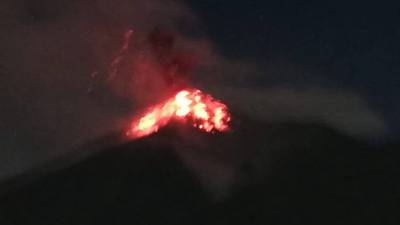 Tras fuerte sismo, volcán de Fuego entra en actividad eruptiva