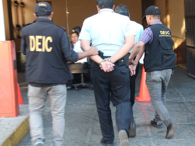 Condenan a guardias de seguridad de Usac por crimen de abogado de AEU