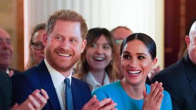 Meghan Markle y el príncipe Harry muestran el rostro de su hija por primera vez