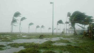 Bermudas se prepara para la llegada del huracán Humberto