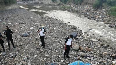 Localizan fallecidas a mujer y niña que fueron arrastradas por río en Chinautla
