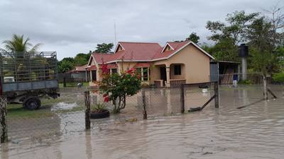 Suspenden clases en Petén e Izabal por el huracán Lisa