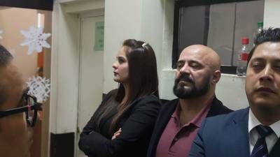 Exministro de Salud, Jorge Villavicencio, y su hija se entregan a la justicia