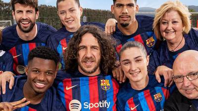Barcelona presenta su nuevo uniforme para la temporada 2022/2022