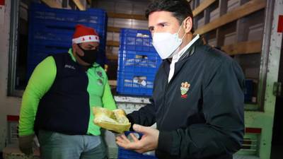 Alcalde Quiñónez entrega cena navideña a personal médico de primera línea