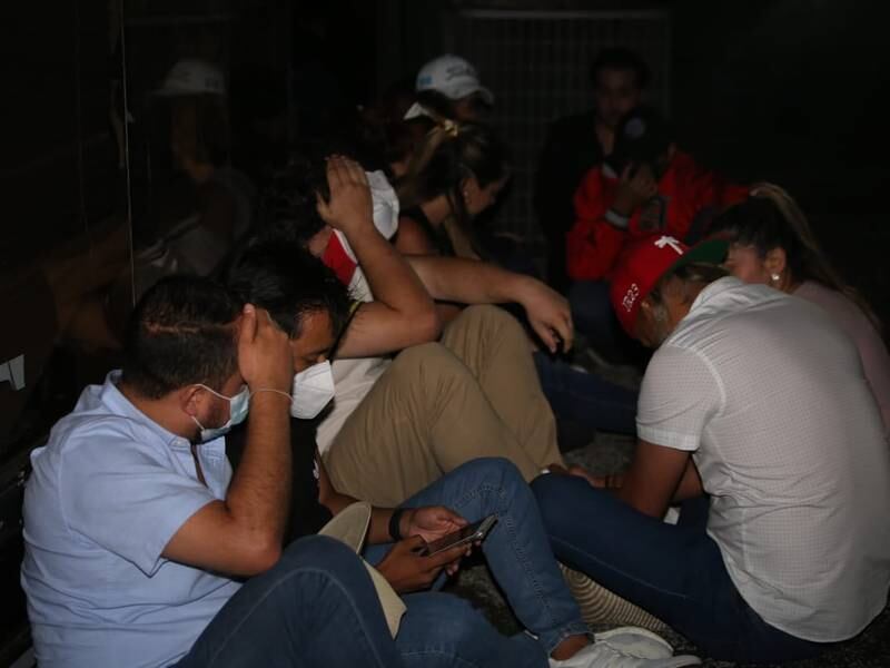 PNC captura a 25 personas en fiesta clandestina de zona 10