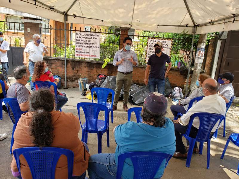 Vecinos de colonia Centroamérica demandan información sobre "cavernas" bajo el Periférico