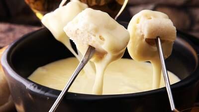 Con este “All you can eat” de fondue apoyarás la primer jornada de prótesis de mano