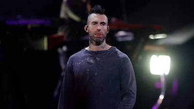 “Maldita ciudad”: Adam Levine abandona el escenario de Viña del Mar en medio de insultos