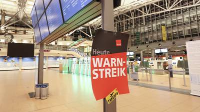Huelga de empleados de seguridad en aeropuertos de Alemania fuerza la cancelación de cientos de vuelos