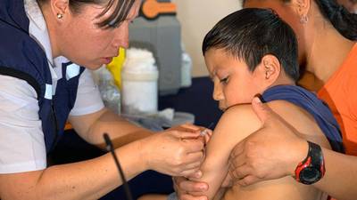 Vacunarán a 2.7 millones de niños para prevenir poliomielitis y sarampión