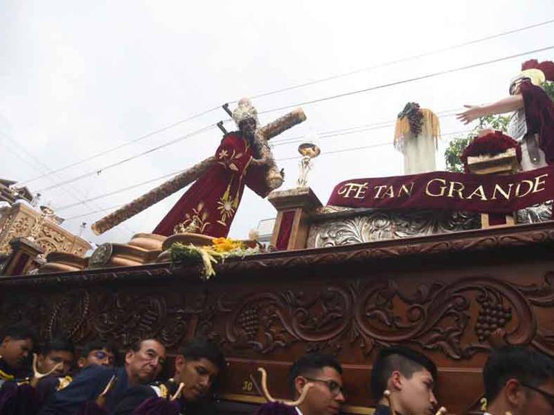 Jesús Nazareno 'Redentor del Mundo' en solemne cortejo procesional
