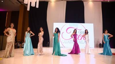 VIDEO. Candidata a Miss Teen Guatemala sufre complicaciones en pasarela por culpa de vestido