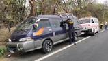 Abandonan microbús con dos cadáveres en carretera a El Salvador