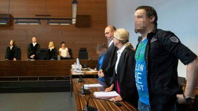 Una alemana, condenada a más de 12 años de cárcel por prostituir a su hijo