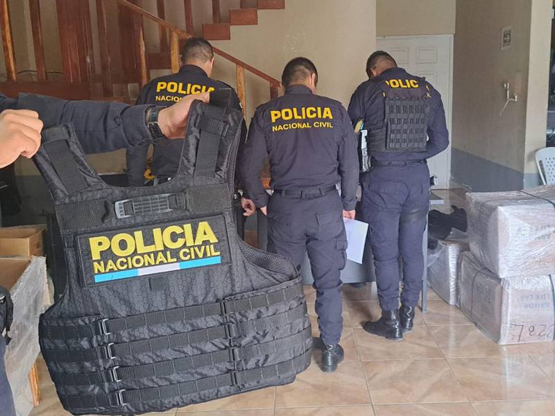 Entregan 100 chalecos antibalas a personal de PNC en Jalapa