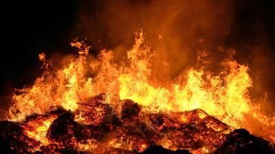 Vecinos de Santa María de Jesús alertan sobre la dirección que está tomando el incendio en el volcán de Agua