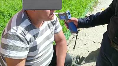 Conductor sale positivo en prueba de alcoholemia tras volcar en Mixco