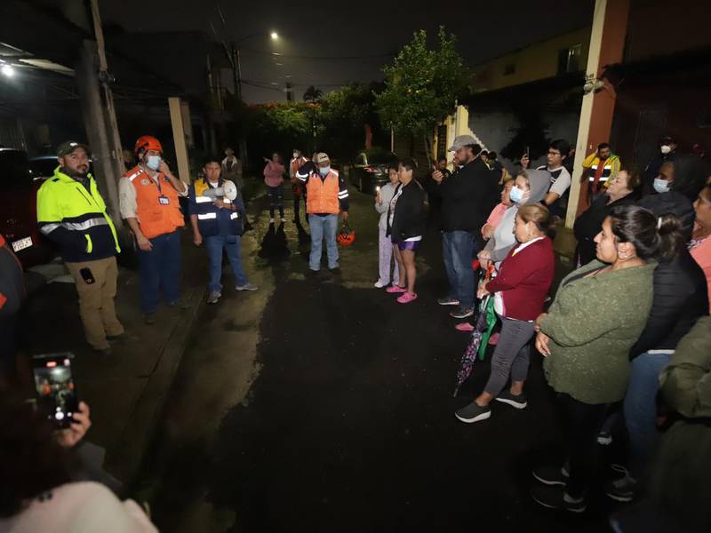 Vecinos de Villa Nueva captan en video daños a sus viviendas tras retumbos