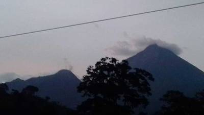 Volcán Santiaguito presenta incremento en su actividad