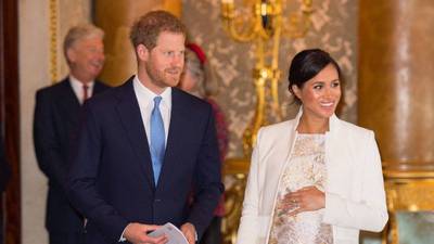 La reina Isabel II da un “período de transición” al príncipe Harry y Meghan Markle para abandonar sus labores reales