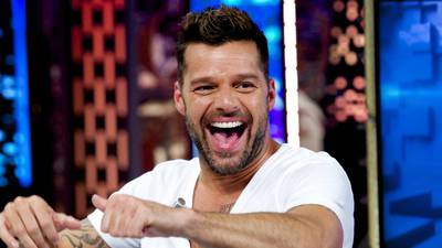 Ricky Martin enciende las redes al hacer zoom a su cuerpo desnudo