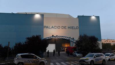 Madrid habilita pista de hielo de un centro comercial como morgue para fallecidos por coronavirus