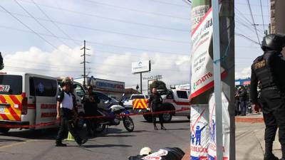 Disparan contra los ocupantes de una motocicleta en carretera a El Salvador