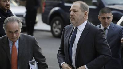 El juez del caso contra Harvey Weinstein confirmó que va a juicio por violación