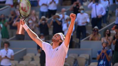 VIDEO. Stefanos Tsitsipas avanza y disputará el título del Roland Garros